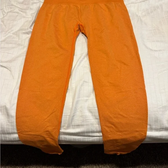 NVGTN Vibrant Orange Seamless Leggings - Picture 2 of 3